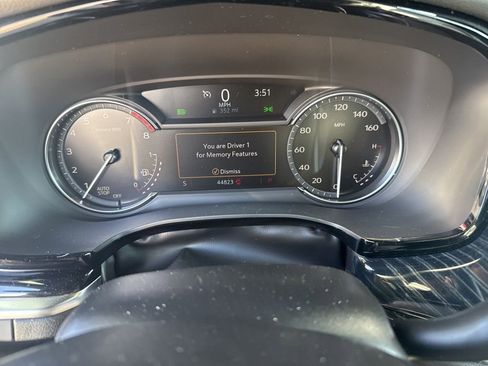 Used 2024 Cadillac XT6 Premium Luxury FWD image 14