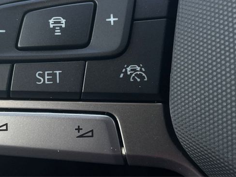 New 2024 Volkswagen Taos SE image 33