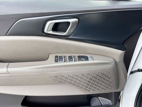 Used 2025 Kia Carnival FWD image 21
