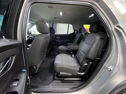 Used 2018 Chevrolet Traverse LT FWD image 18