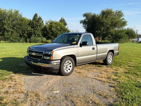 Used 2006 Chevrolet Silverado 1500 W/T RWD image 2