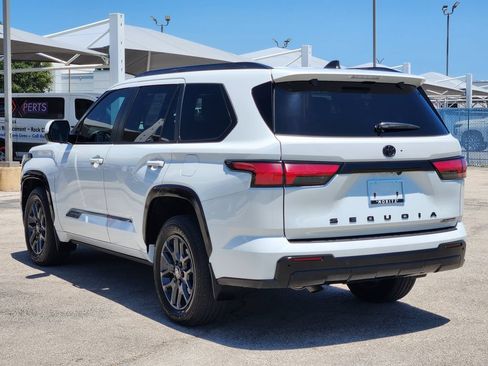 Used 2025 Toyota Sequoia Platinum AWD/4WD image 7