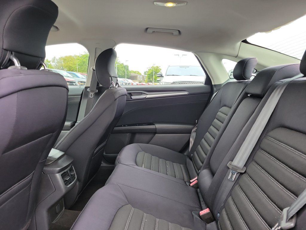Used 2014 Ford Fusion SE FWD image 14