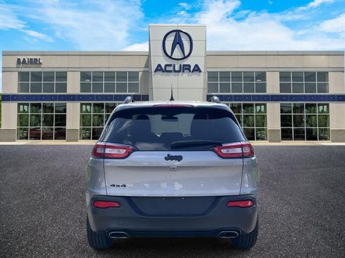 Used 2018 Jeep Cherokee Latitude w/ Altitude Package AWD/4WD image 4