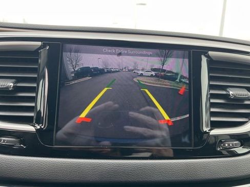 Used 2018 Chrysler Pacifica Touring Plus image 20