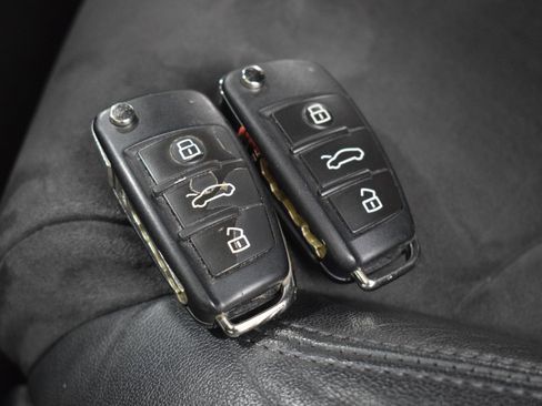 Used 2014 Audi R8 V8 w/ Convenience Package image 39