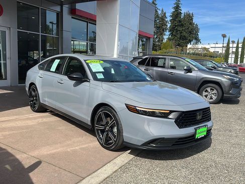 Used 2024 Honda Accord Sport image 4