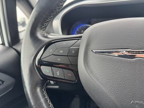 Used 2020 Chrysler Pacifica Touring-L Plus image 7