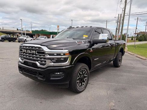Used 2025 RAM 2500 Limited AWD/4WD image 3