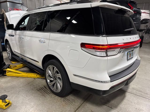Used 2024 Lincoln Navigator Premiere AWD/4WD image 5
