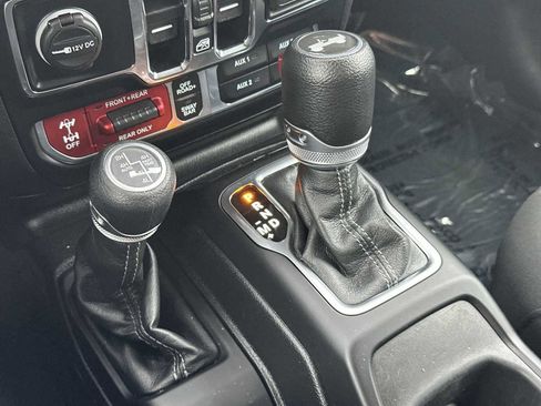 Used 2024 Jeep Wrangler Unlimited Rubicon 4xe image 19