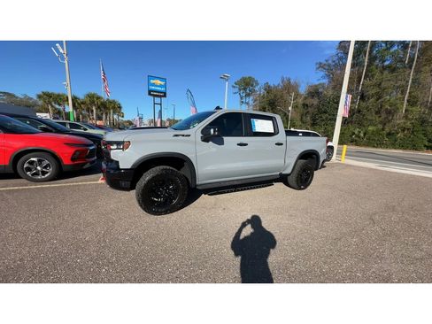 Used 2024 Chevrolet Silverado 1500 ZR2 w/ Technology Package image 4