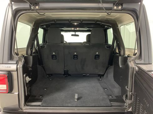 Used 2019 Jeep Wrangler Unlimited Sahara w/ Cold Weather Group AWD/4WD image 19