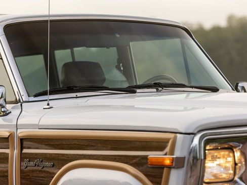Used 1989 Jeep Grand Wagoneer AWD/4WD image 50
