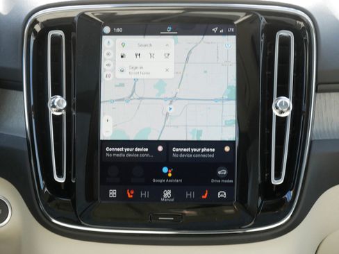 New 2026 Volvo XC40 B5 Ultra w/ Climate Package image 8