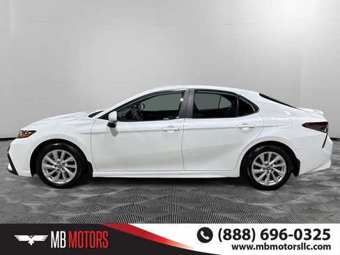 Used 2024 Toyota Camry SE image 8