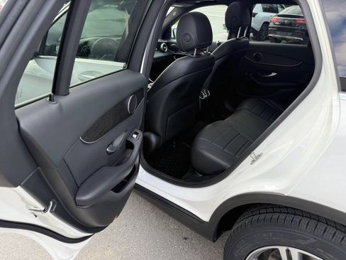 Used 2022 Mercedes-Benz GLC 300 4MATIC image 11