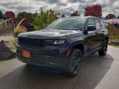 New 2025 Jeep Grand Cherokee Altitude w/ Trailer Tow Package