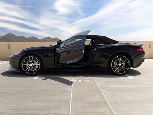 Used 2015 Aston Martin Vanquish Volante RWD image 11