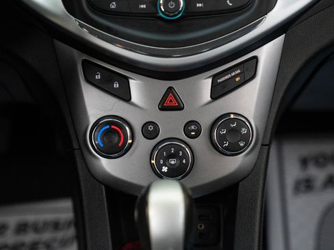 Used 2018 Chevrolet Sonic LT FWD image 28