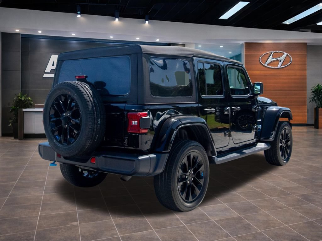 Used 2023 Jeep Wrangler Unlimited Sahara AWD/4WD image 13