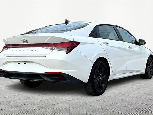 Used 2022 Hyundai Elantra SEL w/ Cargo Package image 2