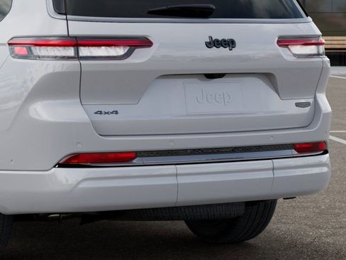 New 2026 Jeep Grand Cherokee L Summit AWD/4WD image 13