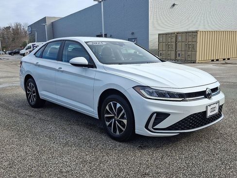 Used 2025 Volkswagen Jetta S image 3