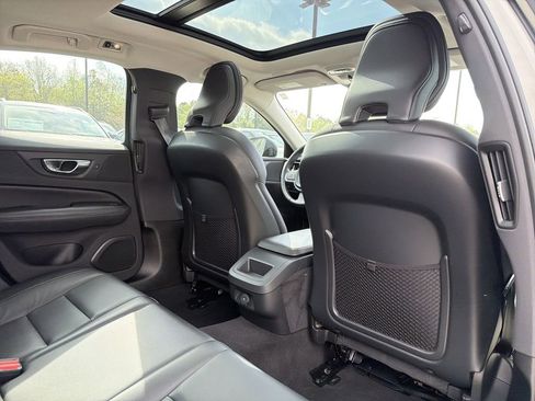 Used 2022 Volvo S60 B5 Momentum w/ Premium Package image 16