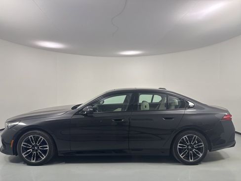 New 2026 BMW 530i xDrive w/ M Sport Package AWD/4WD image 4