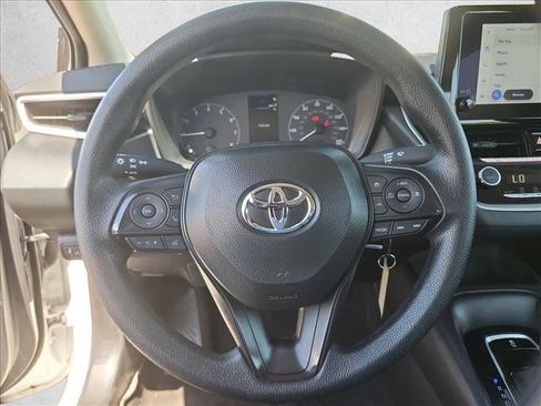 Used 2025 Toyota Corolla LE FWD image 12