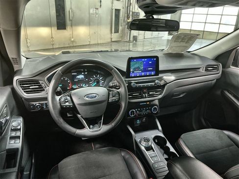 Used 2022 Ford Escape SEL w/ SEL Stealth AWD Package image 18