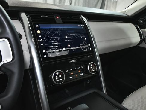 Used 2025 Land Rover Discovery S image 42