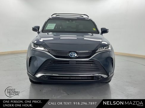 Used 2021 Toyota Venza XLE image 2