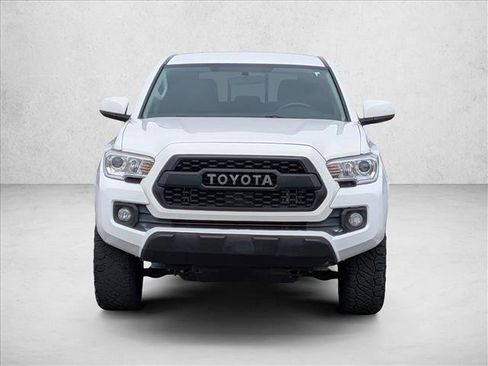 Used 2017 Toyota Tacoma SR image 2