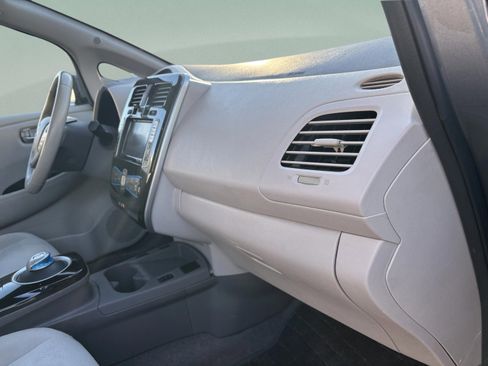 Used 2016 Nissan Leaf SV image 27