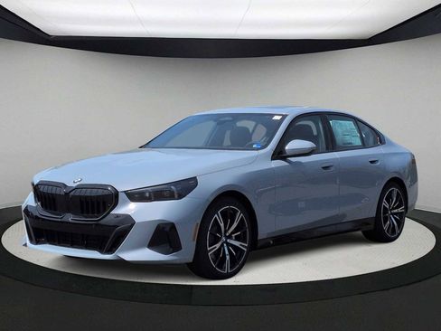 New 2026 BMW 530i xDrive w/ M Sport Package AWD/4WD image 4