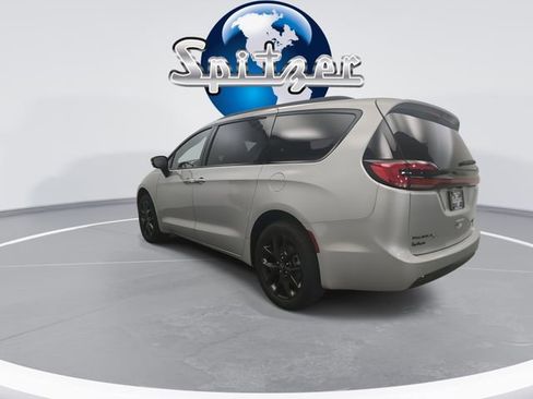 New 2026 Chrysler Pacifica Limited w/ S Appearance Package AWD/4WD image 7