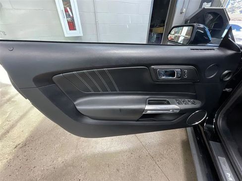 Used 2016 Ford Mustang Premium image 9