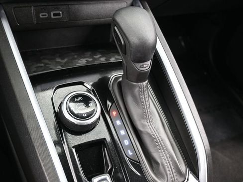 Used 2025 Chevrolet Colorado Trail Boss AWD/4WD image 21