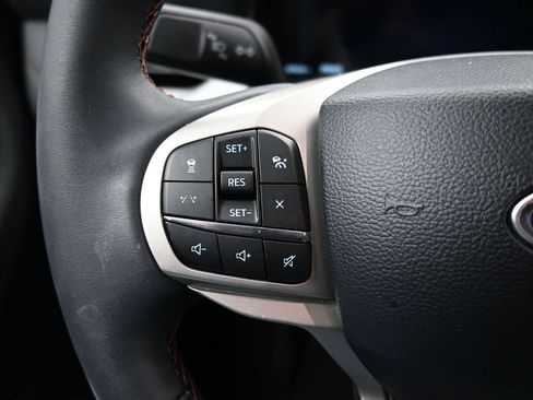 Used 2025 Ford Explorer Active image 15