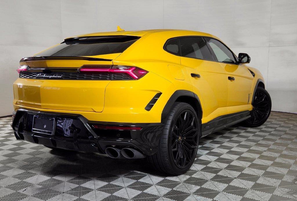 Used 2025 Lamborghini Urus SE AWD/4WD image 7