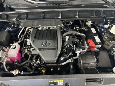 Used 2025 Toyota Highlander LE FWD image 28