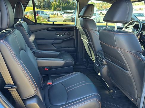 Used 2024 Honda Pilot TrailSport image 11