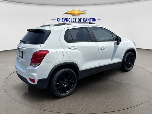 Used 2022 Chevrolet Trax LT w/ Sport Edition FWD image 3