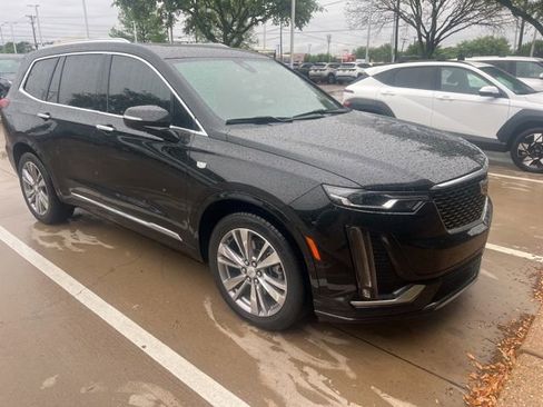 Used 2023 Cadillac XT6 Premium Luxury image 2