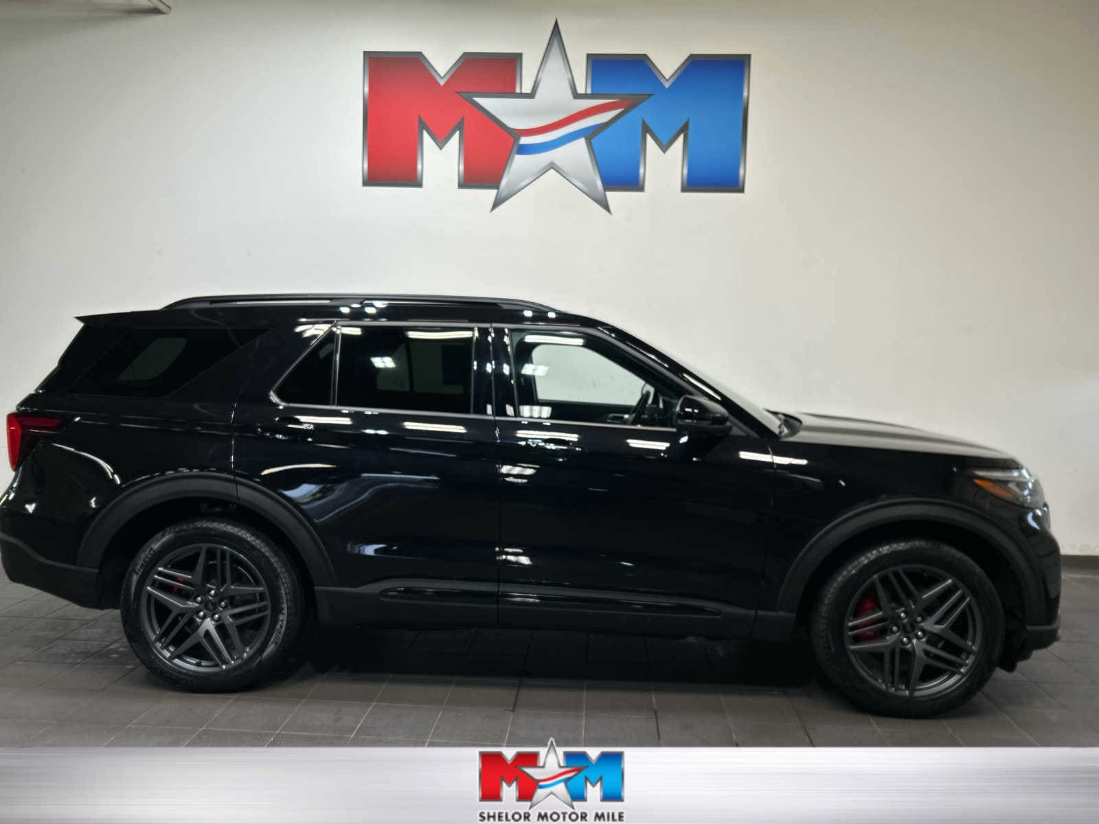 Used 2025 Ford Explorer ST-Line w/ ST-Line Street Pack AWD/4WD image 1