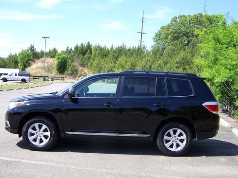 Used 2012 Toyota Highlander SE w/ Tow Pkg AWD/4WD image 6