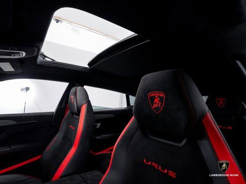 Used 2023 Lamborghini Urus Performante image 32