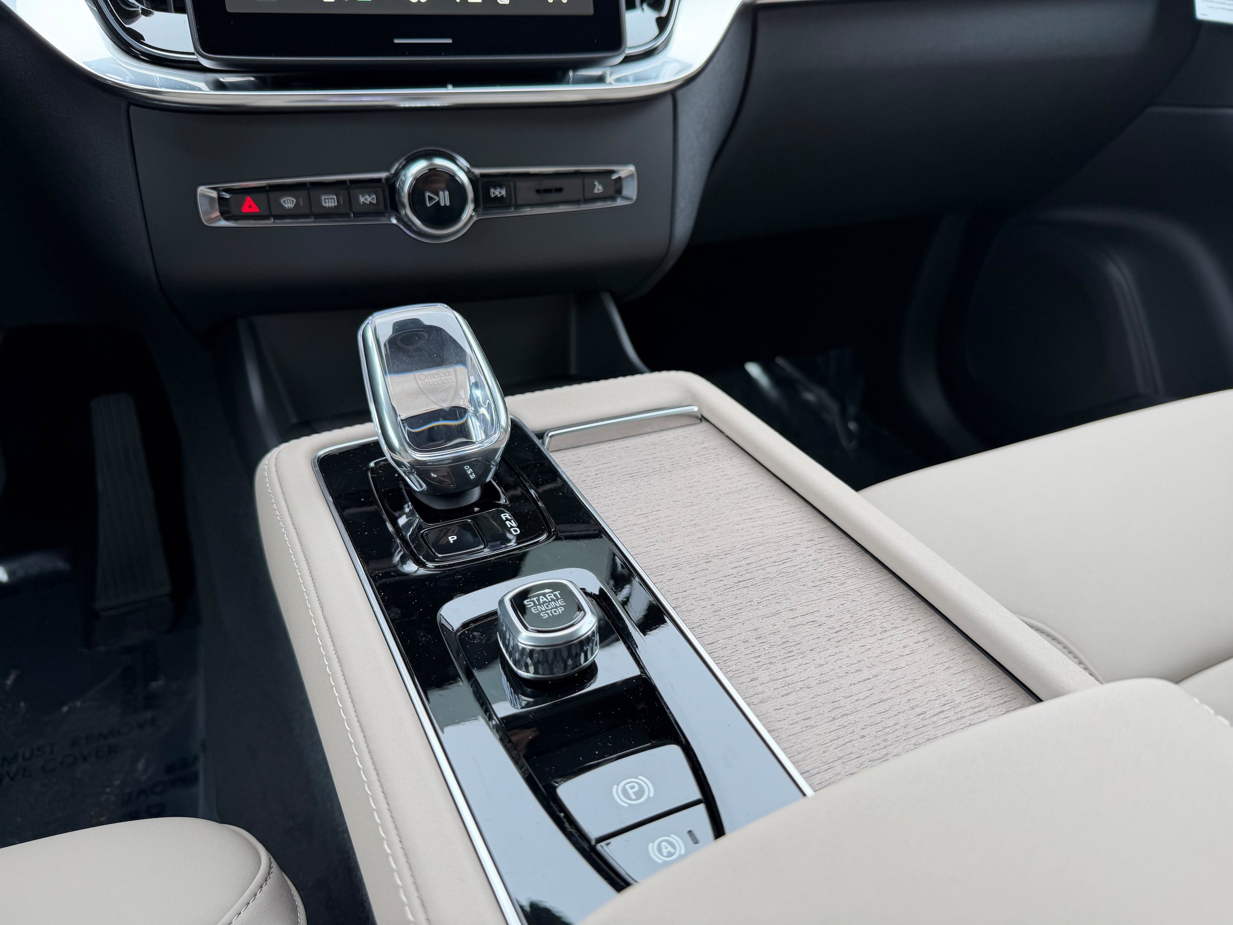 New 2026 Volvo XC90 T8 Plus w/ Protection Package Premier AWD/4WD image 14